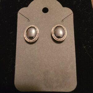 Vintage 1970s Black and silver oval earings